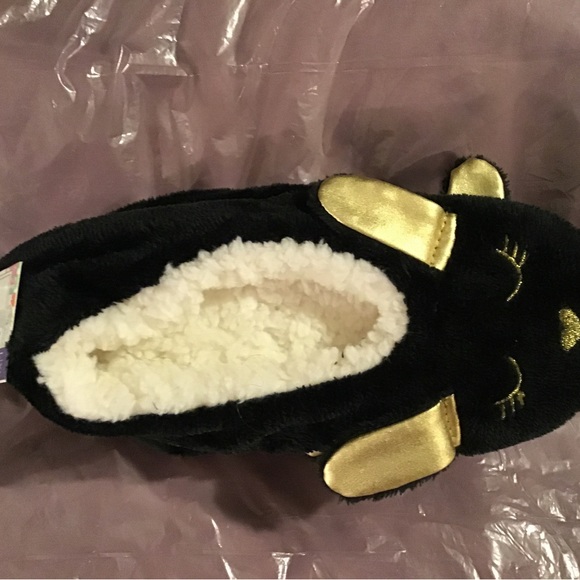 Slippers - Picture 3 of 6